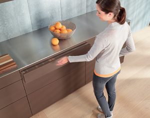 Cách lựa chọn phụ kiện Blum giúp tiết kiệm không gian nhà bếp